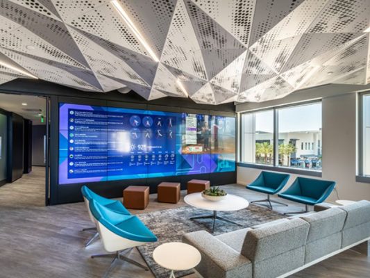 phong hop phong lam viec nhan su cap cao trang bi man hinh thong minh co dai