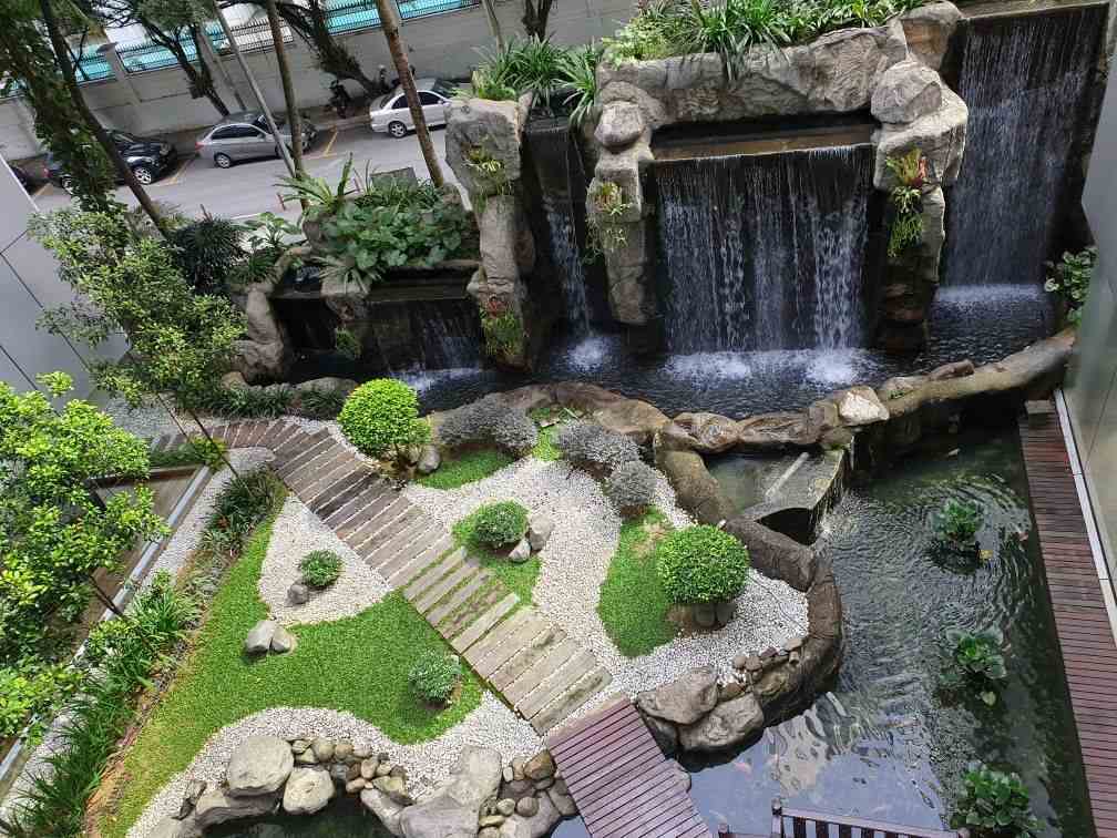 mau ho ca san vuon co thac nuoc